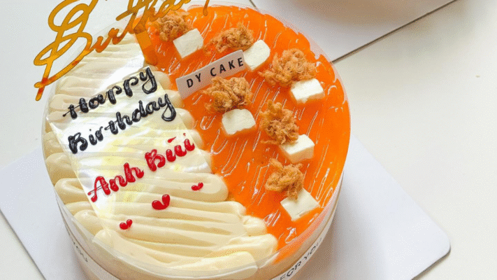 Bánh bông lan trứng muối  mix vị kem phô mai và sốt trứng muối